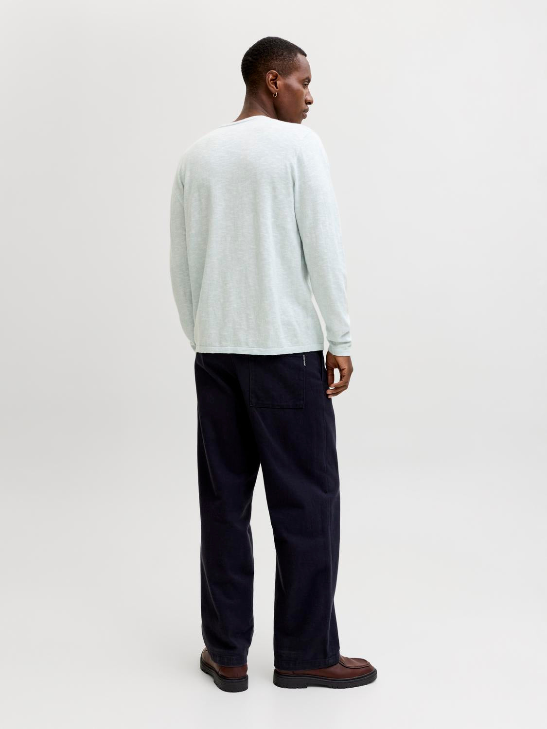 model_shot-back